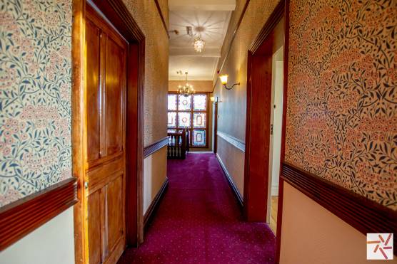 3320C 17 TV shoot location house in Cheshire period property hallways