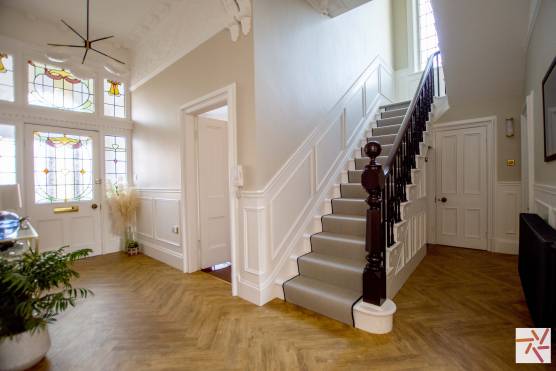 3319V 14 photo shoot location house in Merseyside large hallway with wooden floors and staircase