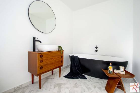 3322W 13 photo shoot location house in West Yorkshire stylish bathroom with black bath.jpg