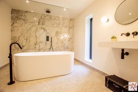 3322W 14 filming location house in West Yorkshire stylish bathroom.jpg