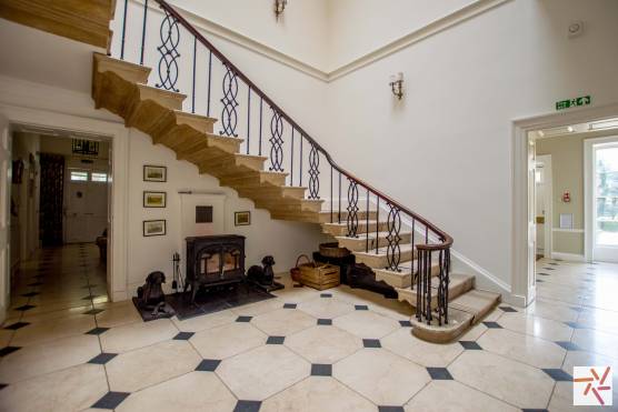 3342E 10 tv shoot location house in Lincolnshire large light staircase