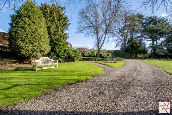 3342E 28 tv shoot location house in Lincolnshire country house with acres of land large driveway