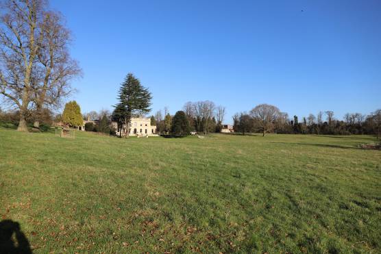 3335B 21 photo shoot location house in West Midlands with acres of gardens