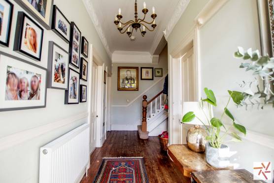 3332M 24 tv commercial location house in Manchester large hallway and staircase