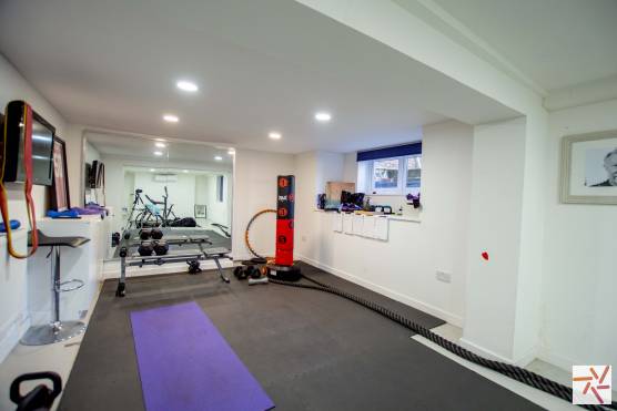 3332M 26 photo shoot location house in Manchester large gym fitness area