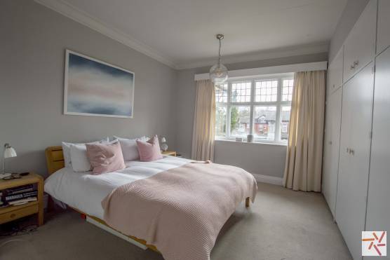 3334M 14 filming location house in Manchester elegant bedroom