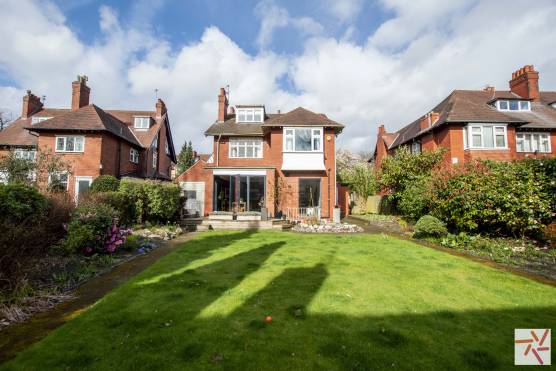 3334M 26 filming location house in Manchester family garden