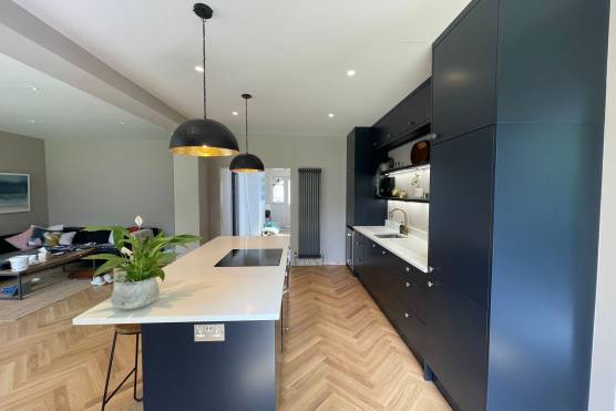 3334M-3-tv-shoot-location-house-in-Manchester-modern-open-plan-kitchen-with-kitchen-island.JPG