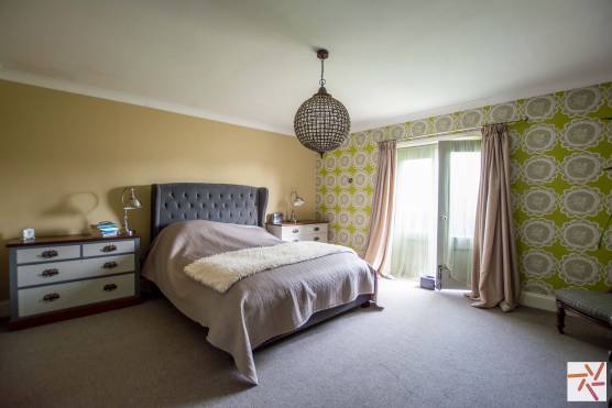 3337C 15 tv shoot location house in Cheshire large bedroom with patio doors