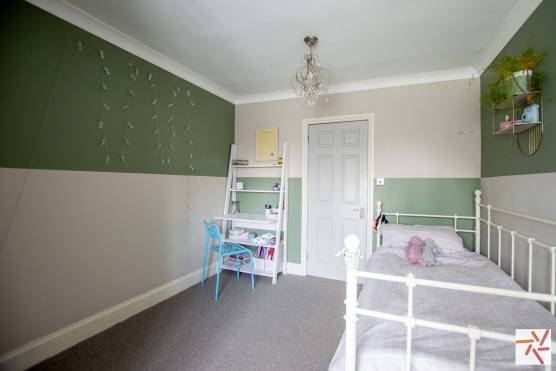 3337C 19 tv commercial location house in Cheshire large light and airy bedroom