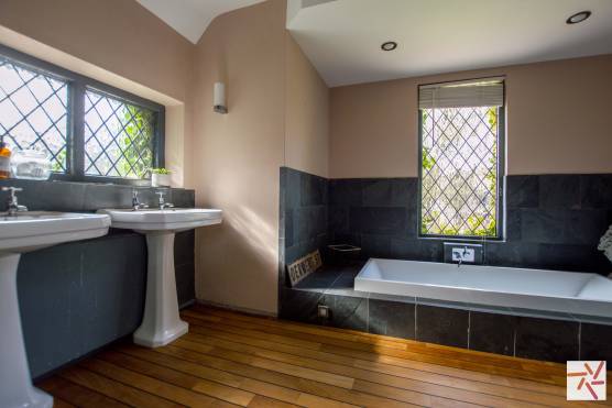 3337C 22 filming location house in Cheshire large bathroom with dual aspect