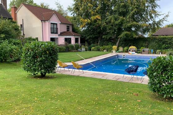 3337C 27 filming location house in Cheshire large garden with swimming pool