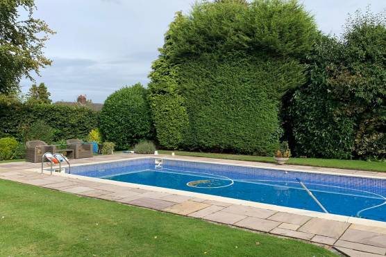 3337C 32 filming location house in Cheshire large garden with swimming pool