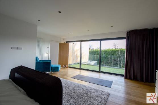 3336M 8 tv drama location house in Manchester large bedroom.jpg