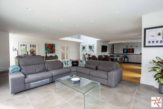 3340C-9-tv-commercial-location-house-in-Cheshire-stylish-open-plan-living-area.jpg