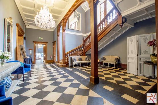 3341N 4 tv commercial location house in North Yorkshire stately home with grand staircase