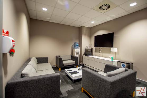 3344M 17 tv drama office waiting area location in Manchester