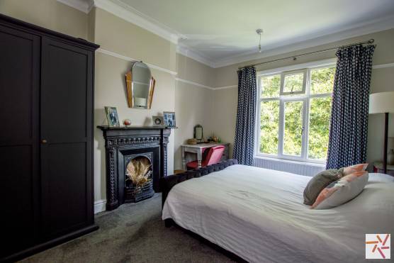 3454M 14 tv commercial location house in Manchester large bedroom with fireplace