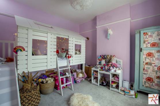 3454M 19 tv commercial location house in Manchester large kids bedroom