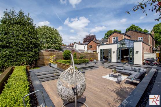 3454M 30 tv shoot location house in Manchester large patio and garden area