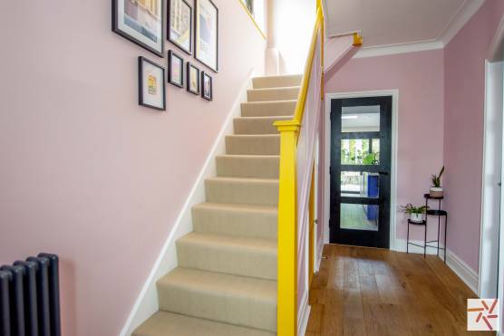 3348W 13 tv drama location house in Leeds light pink hallway and staircase