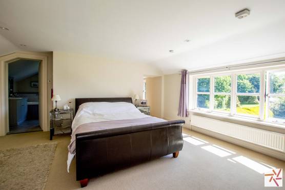 3347C 17 filming location house in Cheshire bedroom.jpg