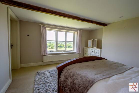 3347C 18 tv drama location house in Cheshire bedroom.jpg