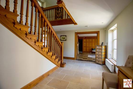 3347C 23 tv drama location house in Cheshire staircase.jpg