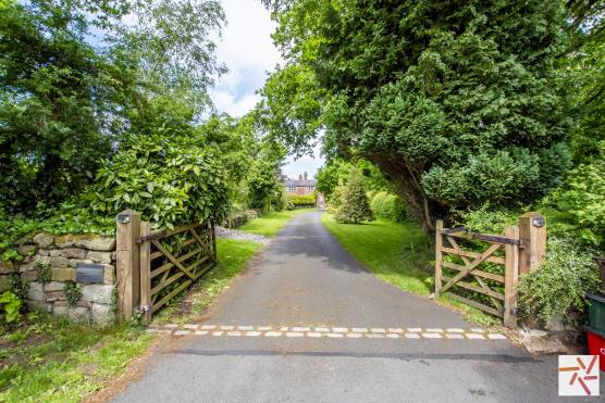 3347C 32 photo shoot location house in Cheshire rural family home driveway.jpg