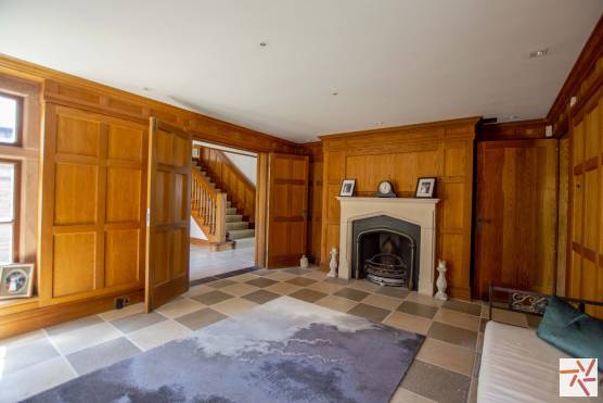 3347C 7 filming location house in Cheshire traditional family home with panelling.jpg