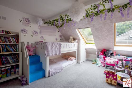 3350C 15 tv shoot location house in Cheshire large light kids bedroom