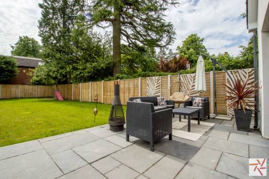 3350C 21 photo shoot location house in Cheshire large garden with patio seating area