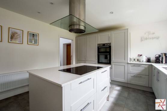 3350C 6 photo shoot location house in Cheshire open plan kitchen and with kitchen island