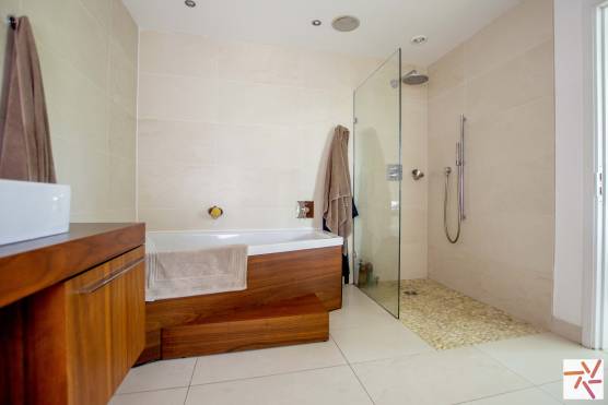 3351C 22 photo shoot location house in Cheshire large bathroom.jpg