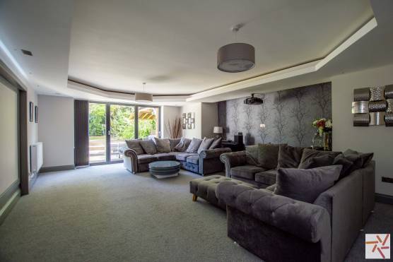 3354C 10 tv drama location house in Cheshire modern large modern living room