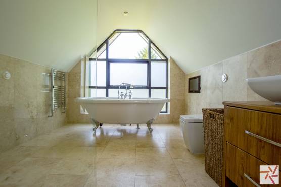 3354C 20 tv drama location house in Cheshire large modern bathroom with roll top bath