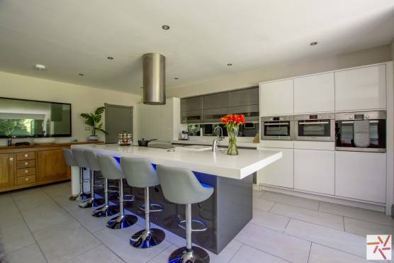 3354C 4 tv commercial location house in Cheshire modern open plan kitchen