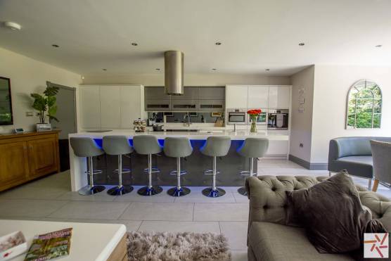 3354C 5 tv drama location house in Cheshire modern open plan kitchen