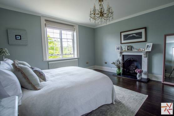 3355C 14 tv drama location house in Cheshire period property stylish bedroom