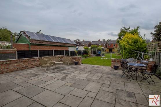 3356M 18 filming location house in Manchester patio and garden