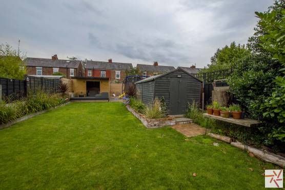 3356M 20 tv drama location house in Manchester garden with shed