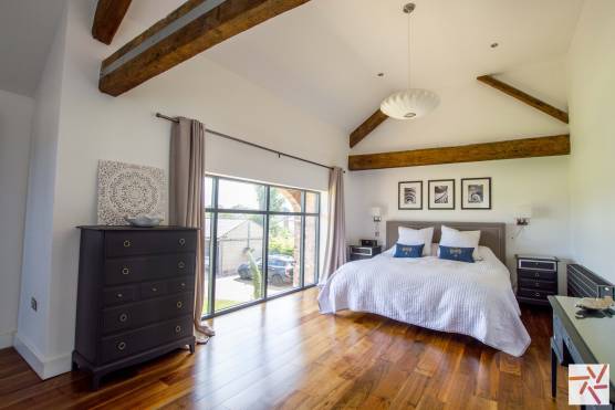 3358C 17 photo shoot location house in Cheshire large bedroom with wooden beams