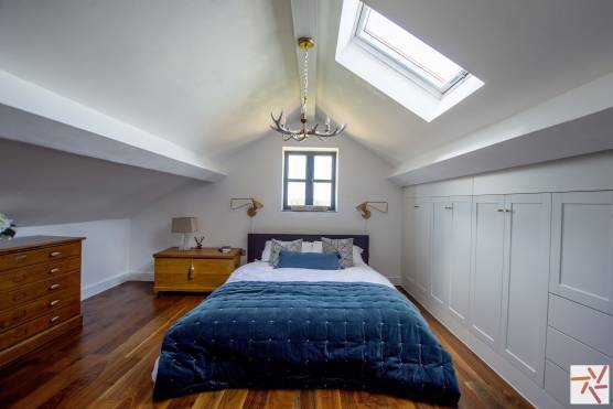 3358C 19 tv drama location house in Cheshire large bedroom with skylights