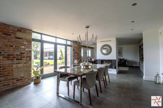 3358C 7 filming location house in Cheshire open plan kitchen and dining area