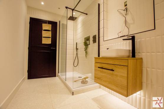 3359L 32 filming location house in Lancashire with contemporary style large shower room