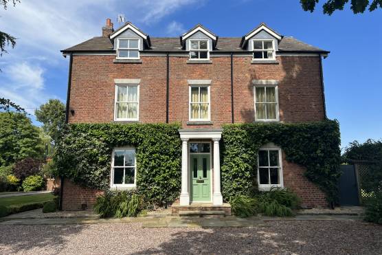 3364C 19 tv drama location house in Cheshire period property.jpg