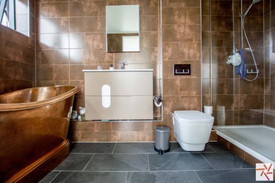 3362N 11 filming location house in North Yorkshire family bathroom.jpg