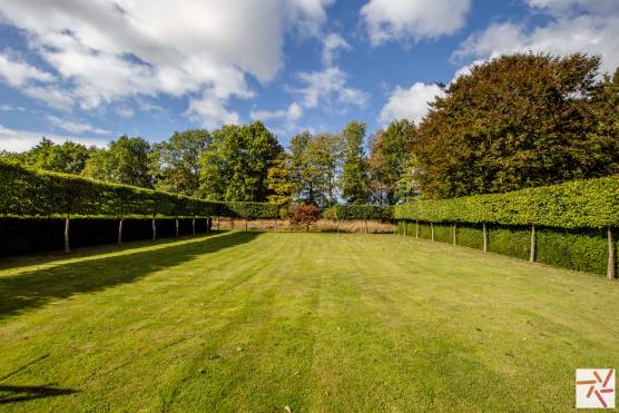 3363N 11 photo shoot location house in North Yorkshire with stunning gardens and swimming pool