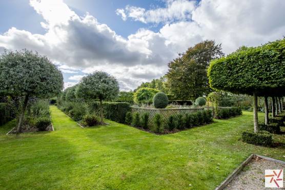 3363N 17 tv shoot location house in North Yorkshire with stunning gardens and swimming pool