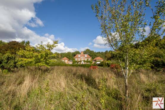 3363N 22 tv shoot location house in North Yorkshire with stunning gardens and swimming pool